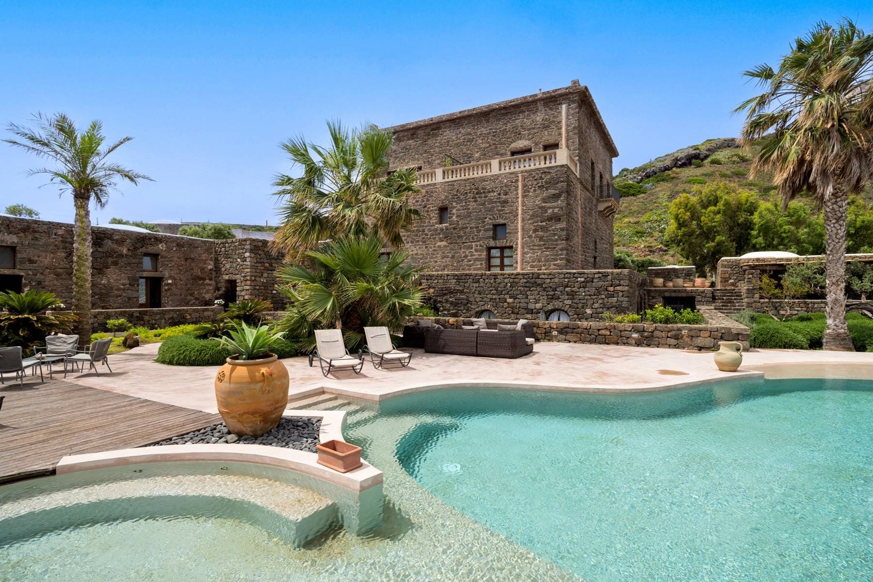The Italian islands where time slows down: from the Aeolian Islands to Pantelleria, from Capri to La Maddalena